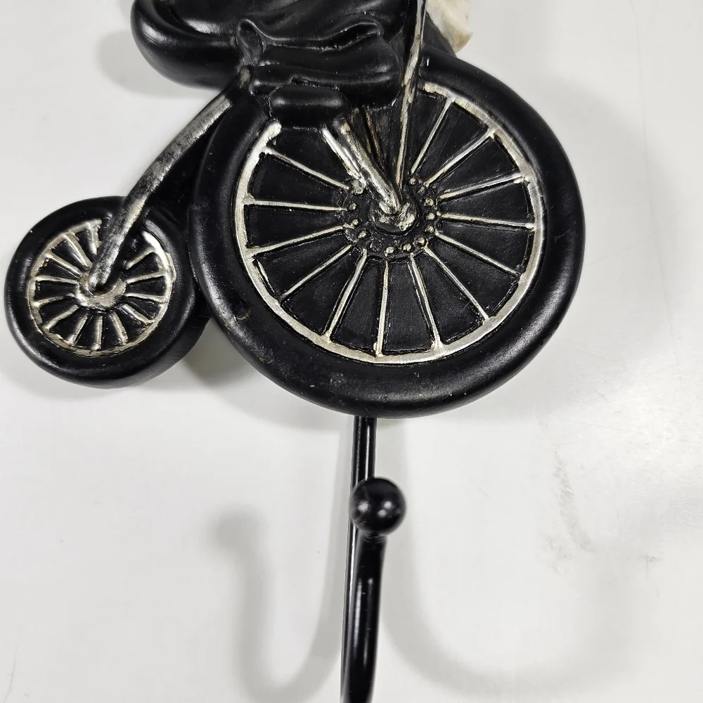 Model Chef Serving Fruit Wine Resin Wall Decor With Hanging Hook